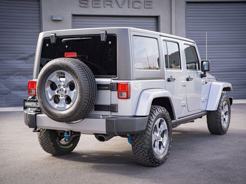 Used 2016 Jeep Wrangler Unlimited Sahara w/ Connectivity Group image 7