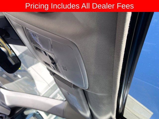 Used 2017 Toyota RAV4 XLE AWD/4WD image 5