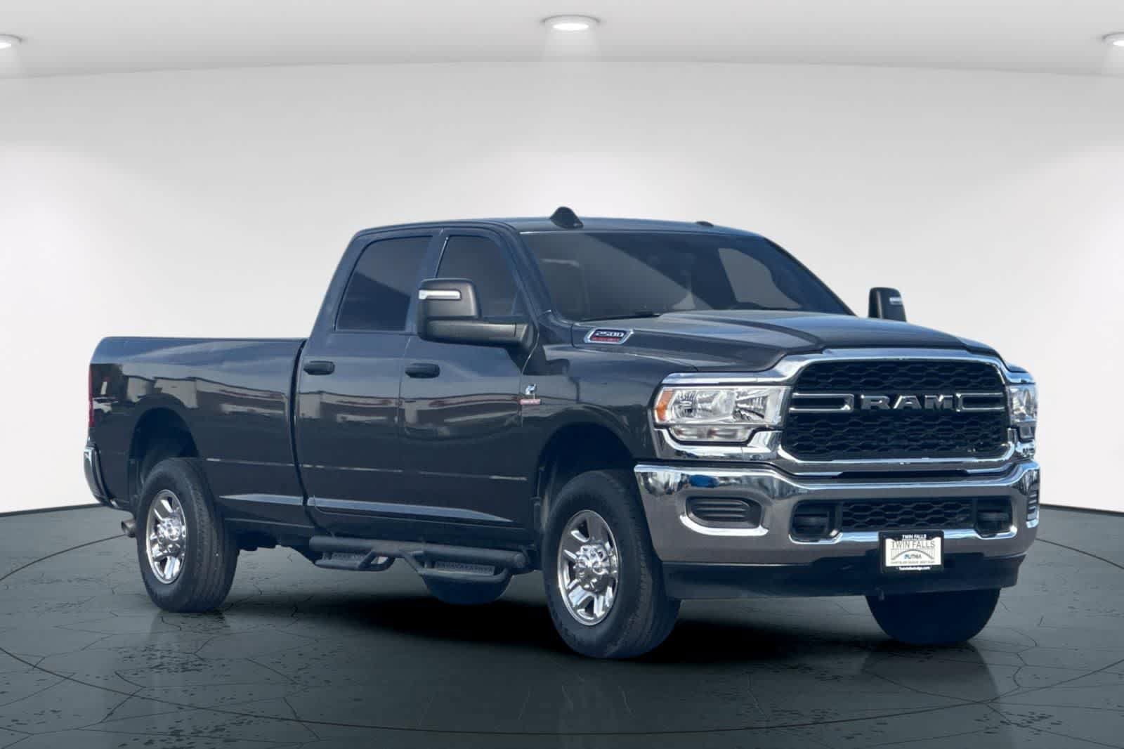 Used 2024 RAM 2500 Tradesman w/ Chrome Appearance Group AWD/4WD image 5