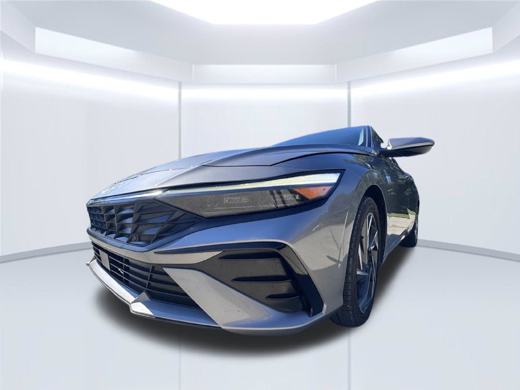 Used 2025 Hyundai Elantra SEL FWD image 9