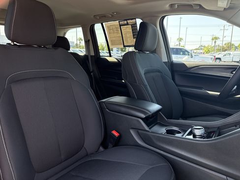 Used 2023 Jeep Grand Cherokee Laredo X AWD/4WD image 31