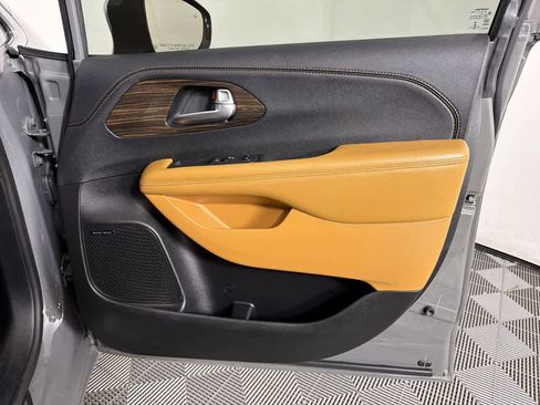 Used 2021 Chrysler Pacifica Pinnacle image 23