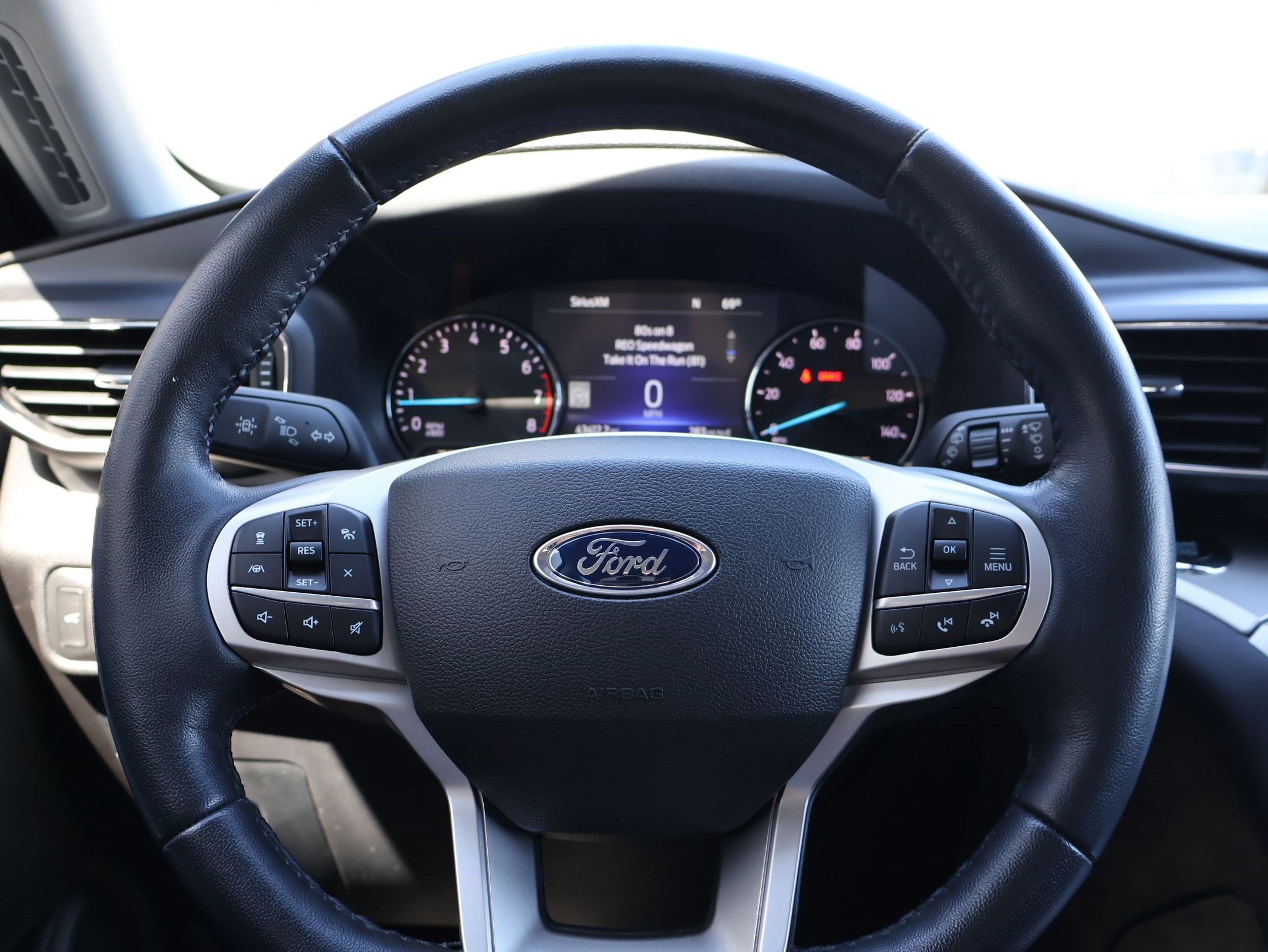 Used 2022 Ford Explorer XLT w/ Equipment Group 202A AWD/4WD image 17