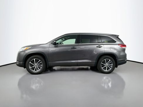 Used 2017 Toyota Highlander XLE AWD/4WD image 4