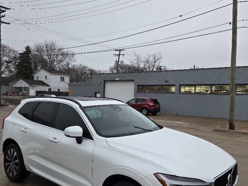 Used 2023 Volvo XC60 B5 Core image 11