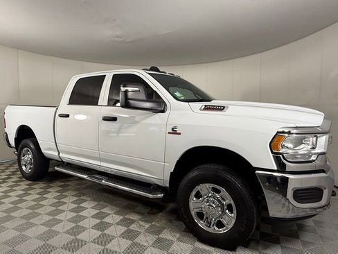 Used 2024 RAM 2500 Tradesman w/ Chrome Appearance Group AWD/4WD image 8