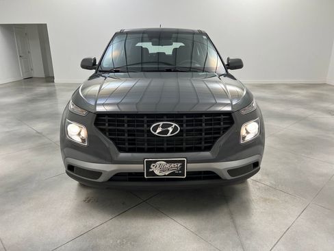 Used 2025 Hyundai Venue SE FWD image 2