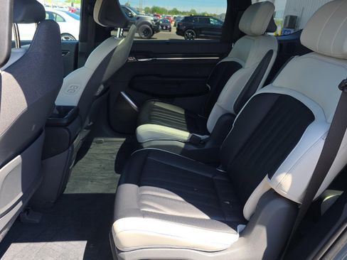 Certified 2024 Kia EV9 GT-Line AWD/4WD image 16
