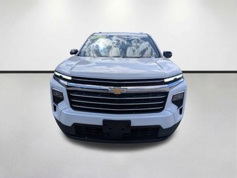 Used 2024 Chevrolet Traverse LT FWD image 9