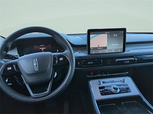Used 2023 Lincoln Aviator Standard w/ Premium Package image 14