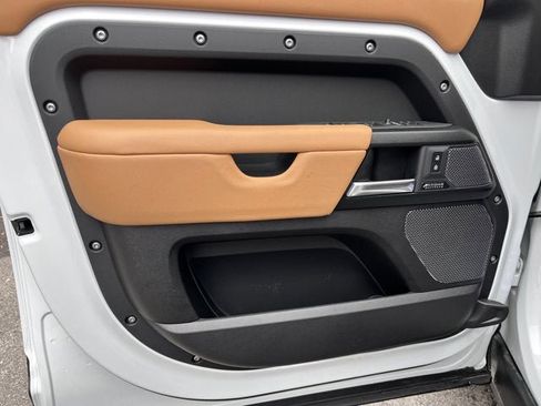 Used 2023 Land Rover Defender 110 V8 image 15