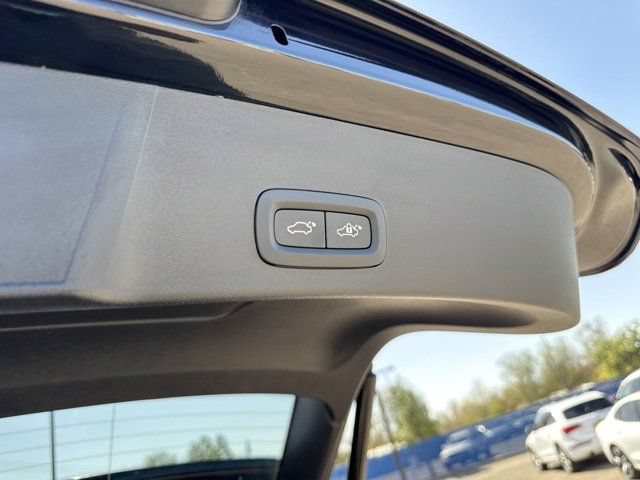 Certified 2025 Volvo XC40 B5 Core w/ Protection Package Premier AWD/4WD image 9