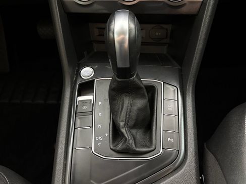 Used 2020 Volkswagen Tiguan SEL FWD image 19