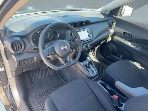 New 2025 Nissan Kicks Play S image 4
