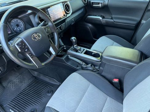 Used 2020 Toyota Tacoma TRD Off-Road AWD/4WD image 13
