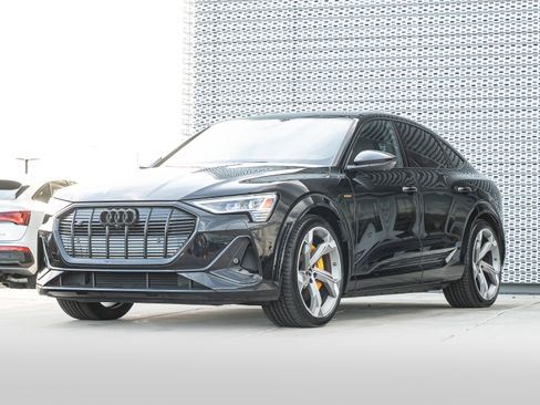Certified 2022 Audi e-tron S Prestige w/ Prestige Package image 7