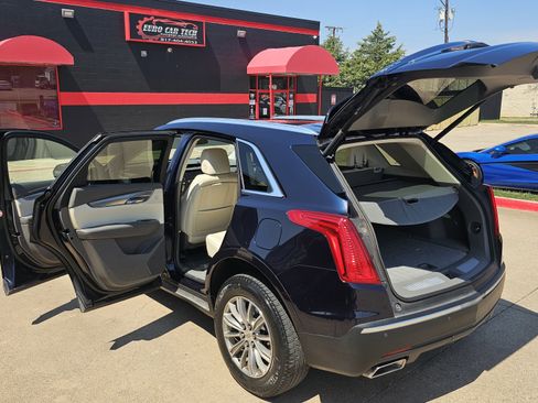 Used 2017 Cadillac XT5 Luxury w/ Driver Awareness Package image 18