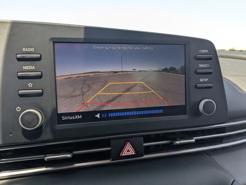 Used 2022 Hyundai Elantra SEL w/ Preferred Accessory Package FWD image 25