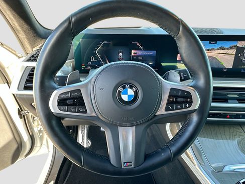 Certified 2023 BMW X7 xDrive40i w/ M Sport Package image 11