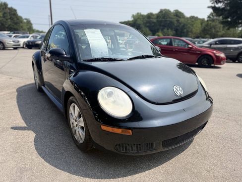 Used 2009 Volkswagen Beetle Coupe FWD image 3