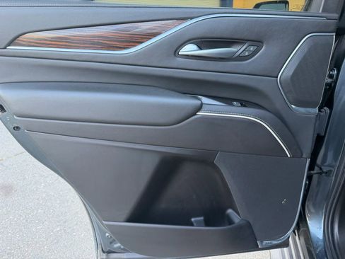 Used 2021 Cadillac Escalade Luxury RWD image 12