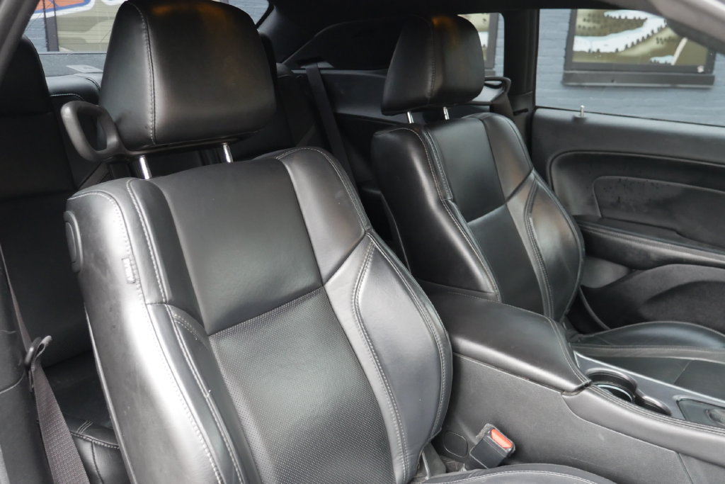 Used 2019 Dodge Challenger SXT w/ Plus Package RWD image 7