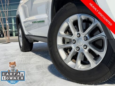 Used 2022 Jeep Grand Cherokee Laredo X image 2