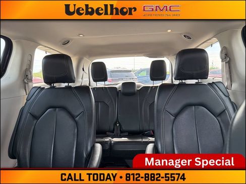 Used 2022 Chrysler Pacifica Touring-L FWD image 23