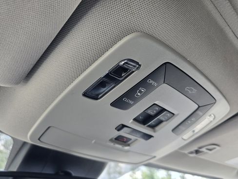 Used 2025 Toyota Sienna XLE FWD image 23