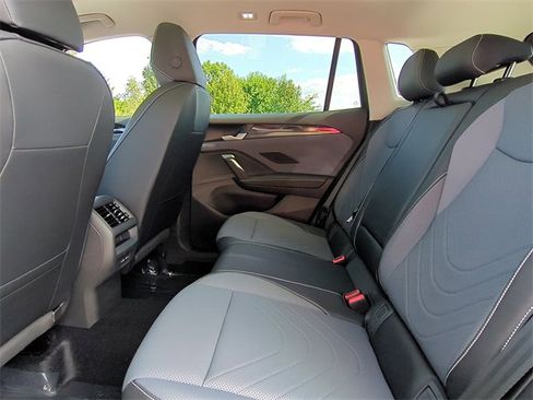 New 2025 Volkswagen Tiguan SE image 17