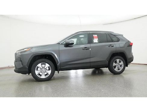 Certified 2025 Toyota RAV4 XLE image 40