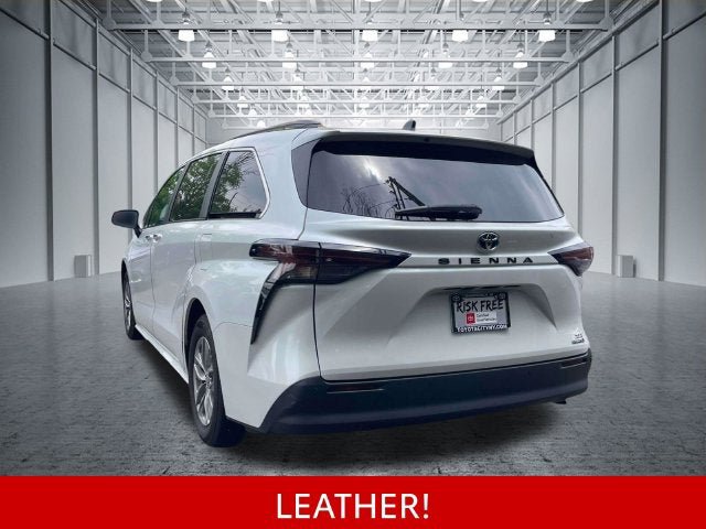 Certified 2025 Toyota Sienna XLE FWD image 10