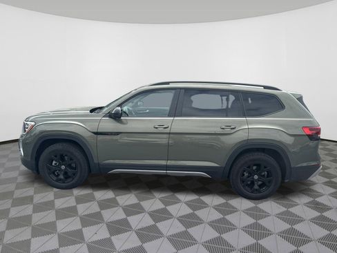 Used 2025 Volkswagen Atlas Peak Edition SE AWD/4WD image 4