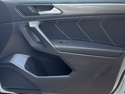 Used 2023 Volkswagen Tiguan SE R-Line image 32