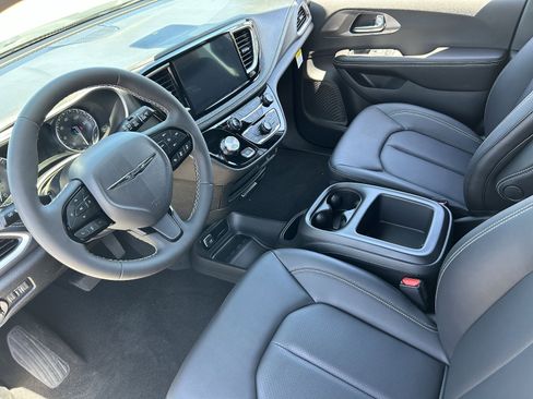 New 2026 Chrysler Pacifica Select w/ S Appearance Package FWD image 16