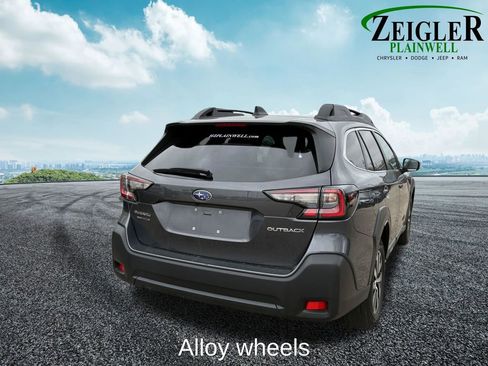 Used 2023 Subaru Outback Premium image 7