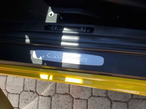 Used 2018 Porsche 718 Cayman image 11