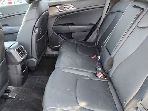 Used 2025 Kia Sportage EX image 10