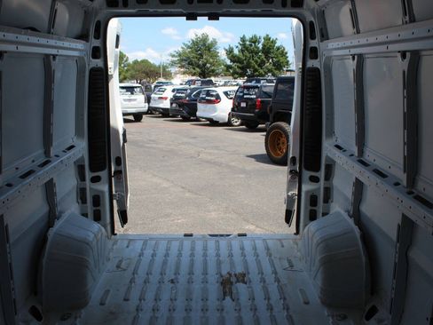 Used 2025 RAM ProMaster 2500 w/ Convenience Group FWD image 17
