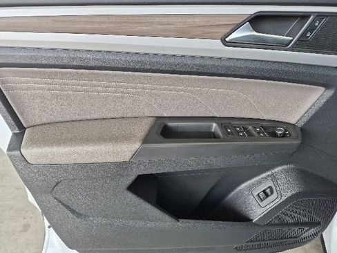 Used 2023 Volkswagen Atlas SEL AWD/4WD image 15