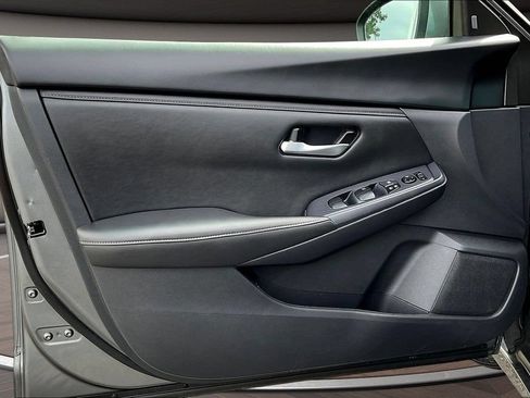 Used 2024 Nissan Sentra SV FWD image 23
