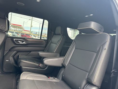 Used 2023 Chevrolet Suburban Premier image 17