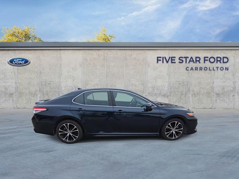 Used 2020 Toyota Camry SE image 9