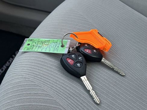 Used 2013 Toyota Corolla LE image 29