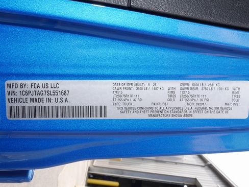 New 2025 Jeep Gladiator High Tide image 27