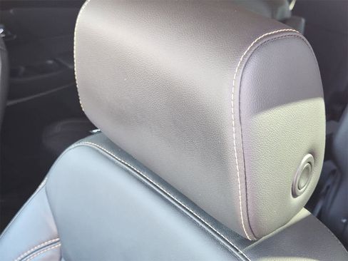 Used 2020 Chevrolet Traverse LT w/ LT Premium Package image 15