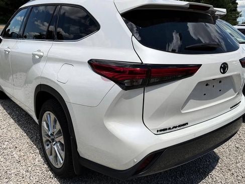 Used 2021 Toyota Highlander Limited AWD/4WD image 8