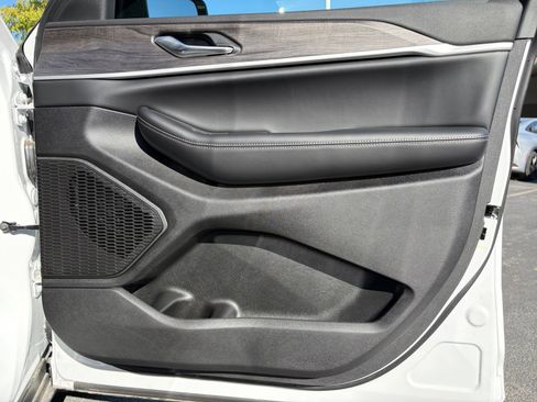 New 2026 Jeep Grand Cherokee Altitude AWD/4WD image 27
