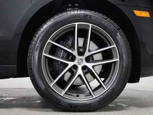 Certified 2026 Porsche Macan AWD/4WD image 12