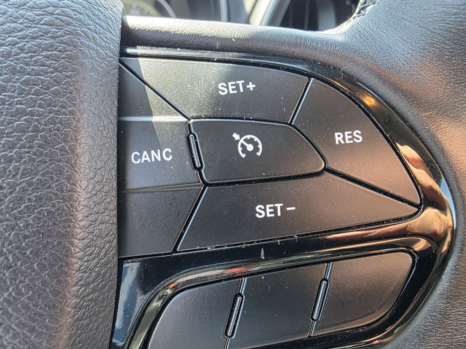 Used 2019 Jeep Cherokee Latitude Plus AWD/4WD image 17
